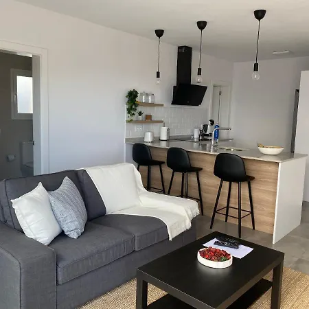 Blue Sea Apartment *